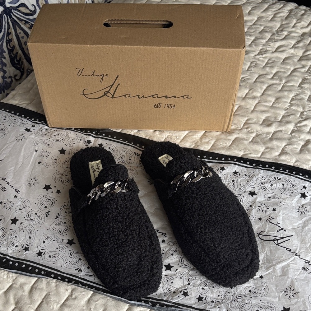 NWOT Vintage Havana Black Slippers with Chain Accent